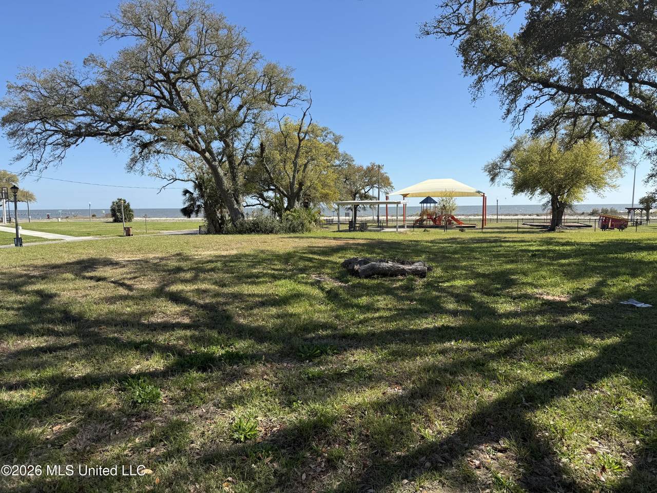 121 Acacia Avenue - Photo 1