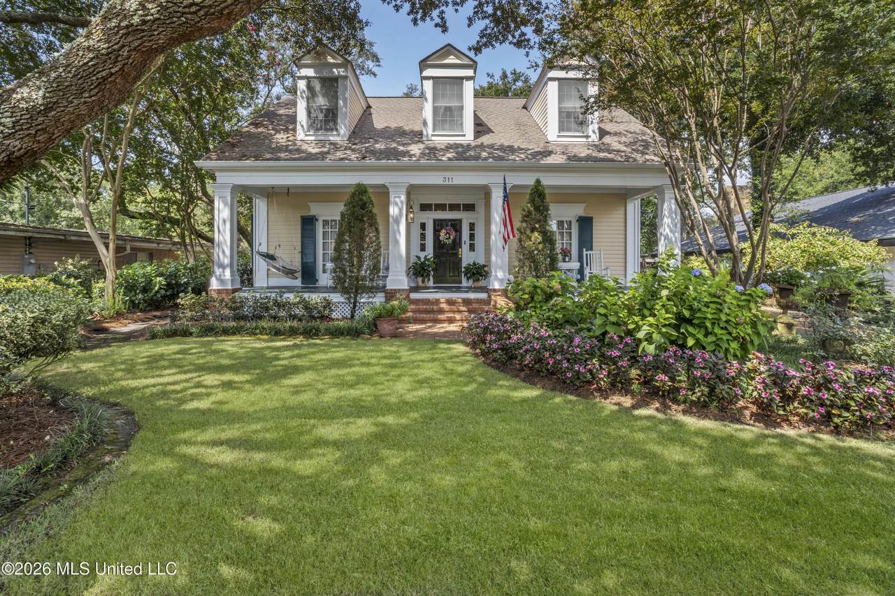 311 Eastview Drive - Photo 1