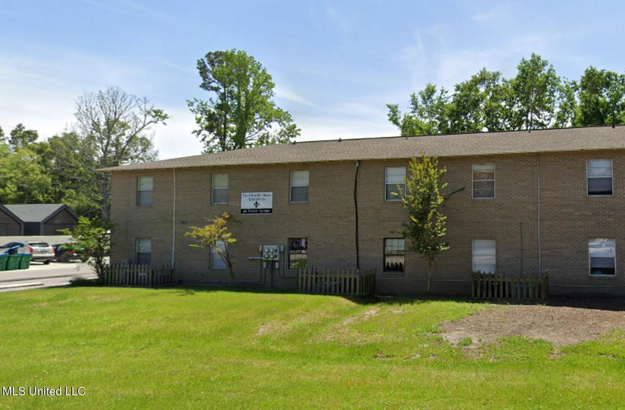 318 Porter Avenue - Photo 1