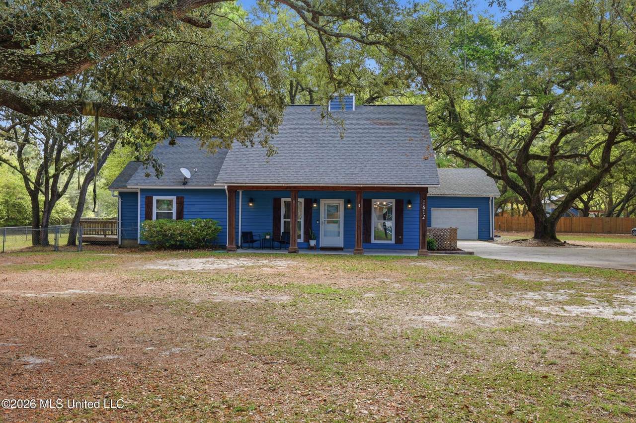 1612 11th Street - Photo 1