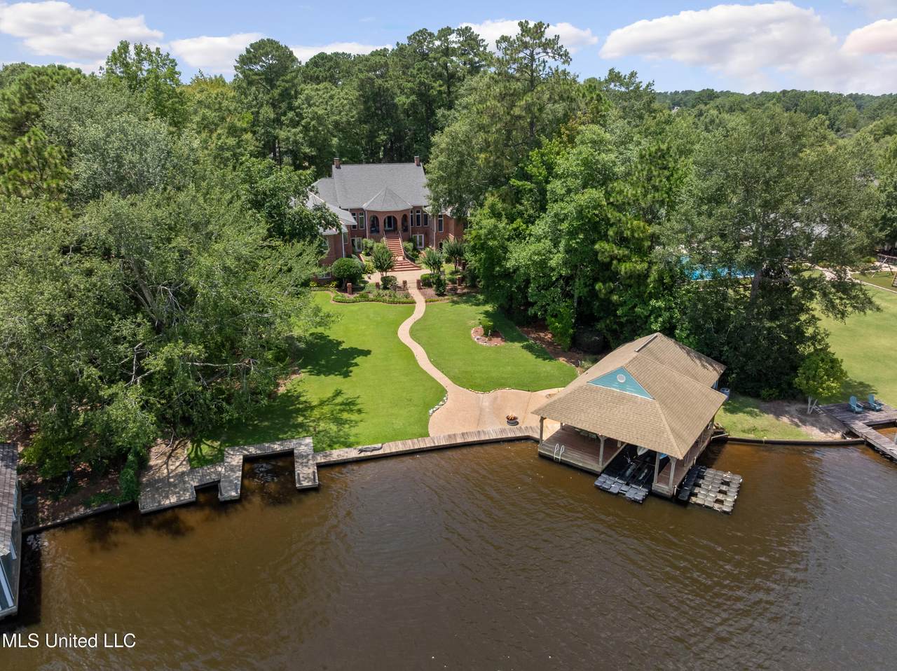 213 Canebrake Boulevard - Photo 1