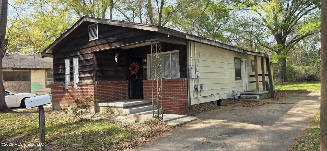 870 Crawford Street - Photo 1