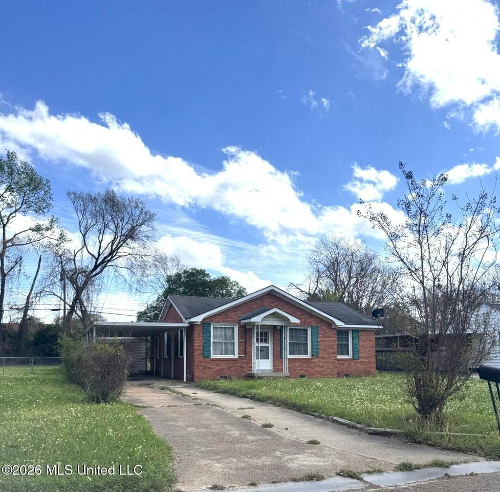 1507 Eastwood Road - Photo 1