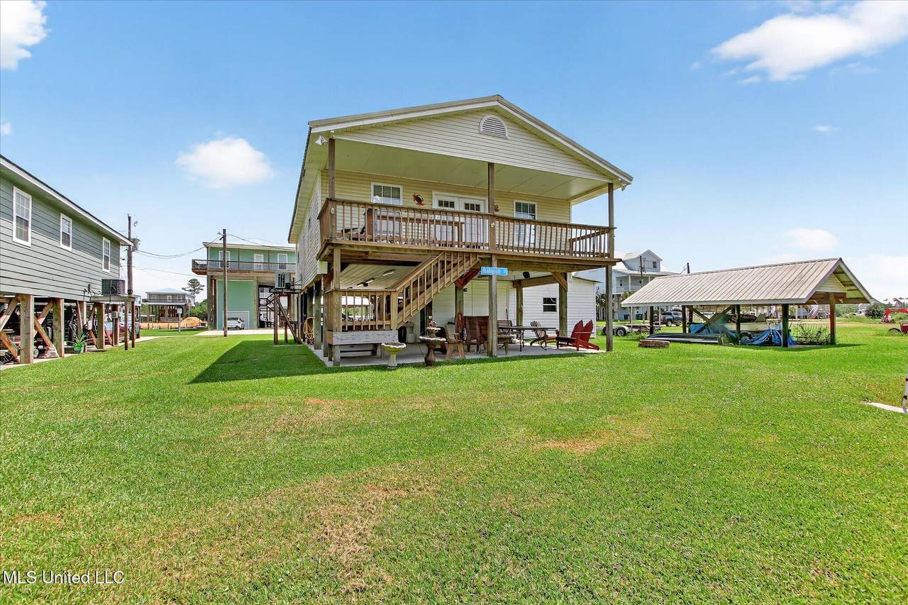 4031 Bank Street - Photo 1