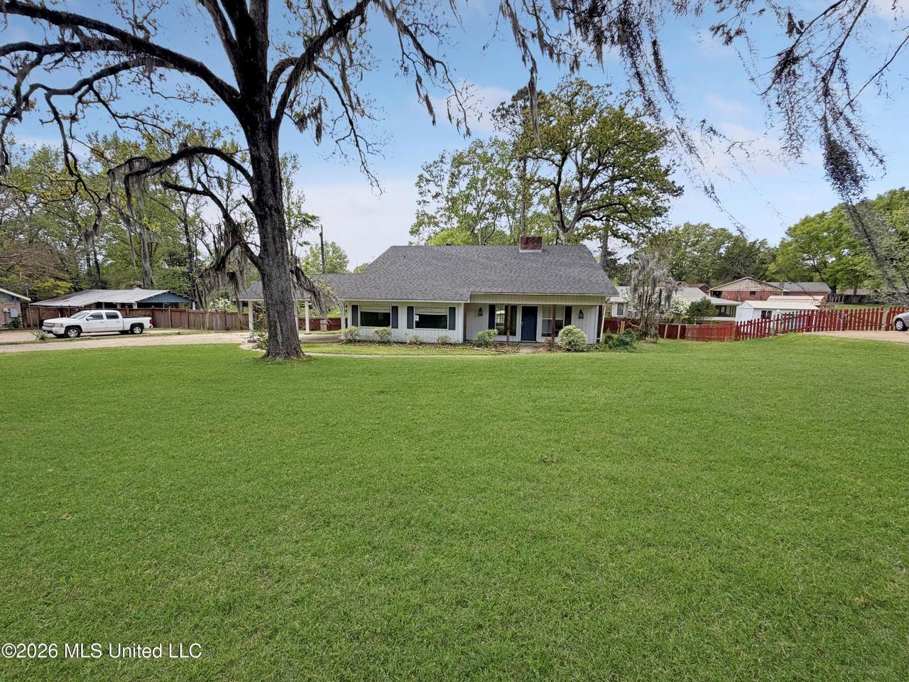 415 Trailwood Drive - Photo 1