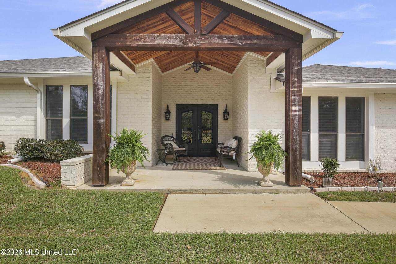 301 Calumet Drive - Photo 1