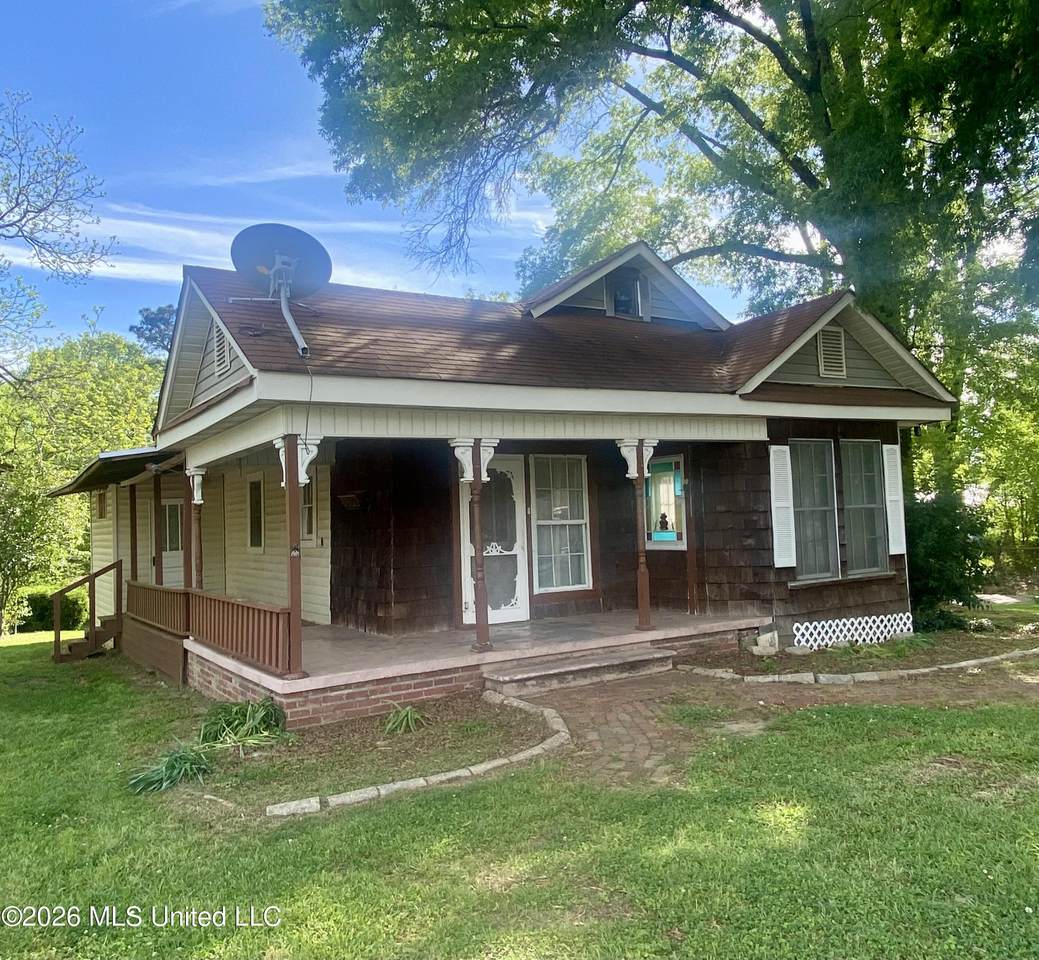 209 Cayuga Street - Photo 1