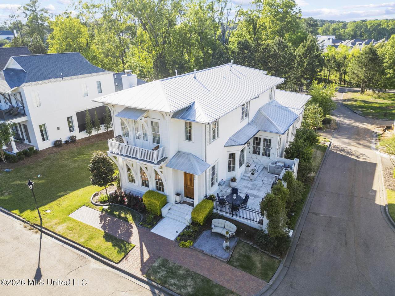 208 Natchez Drive - Photo 1