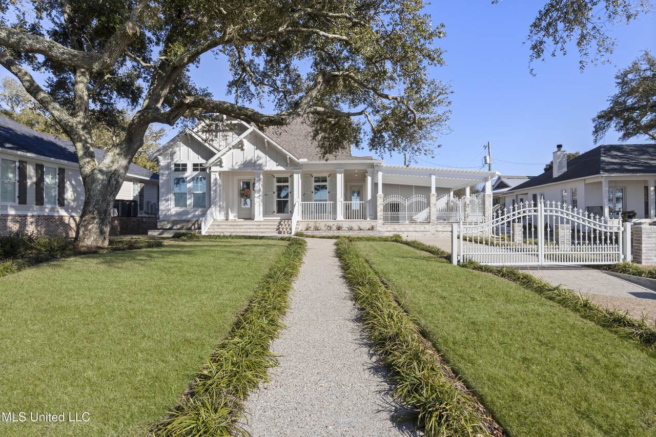1507 Olive Avenue - Photo 1