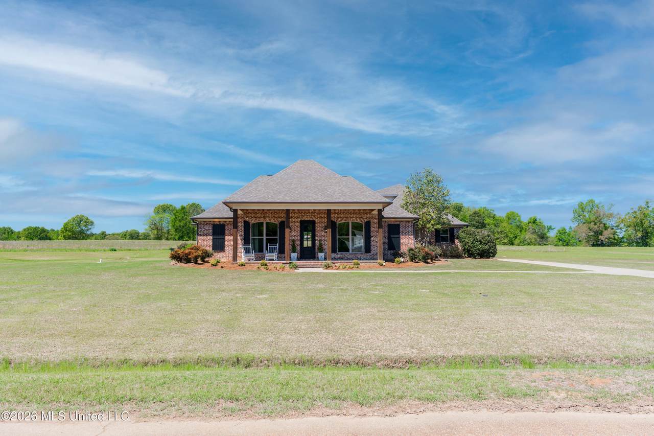 321 Northaven Drive - Photo 1