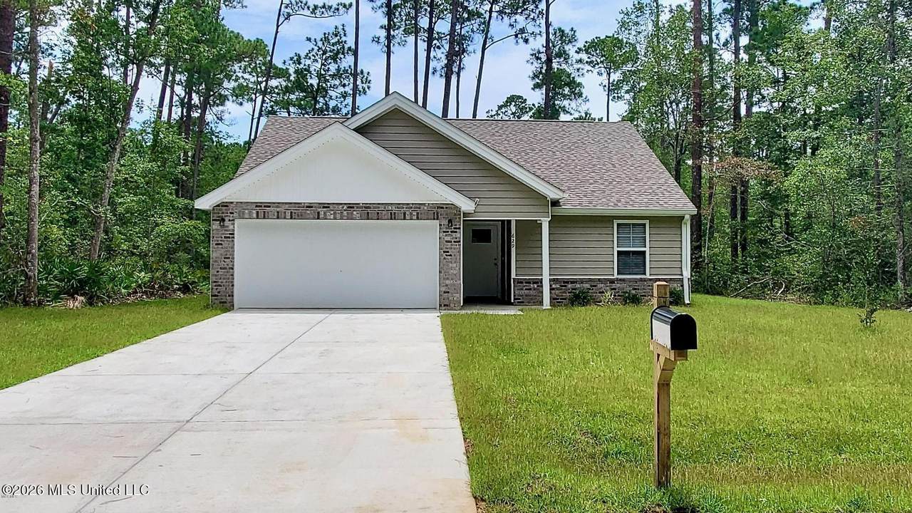 629 Oak Street - Photo 1