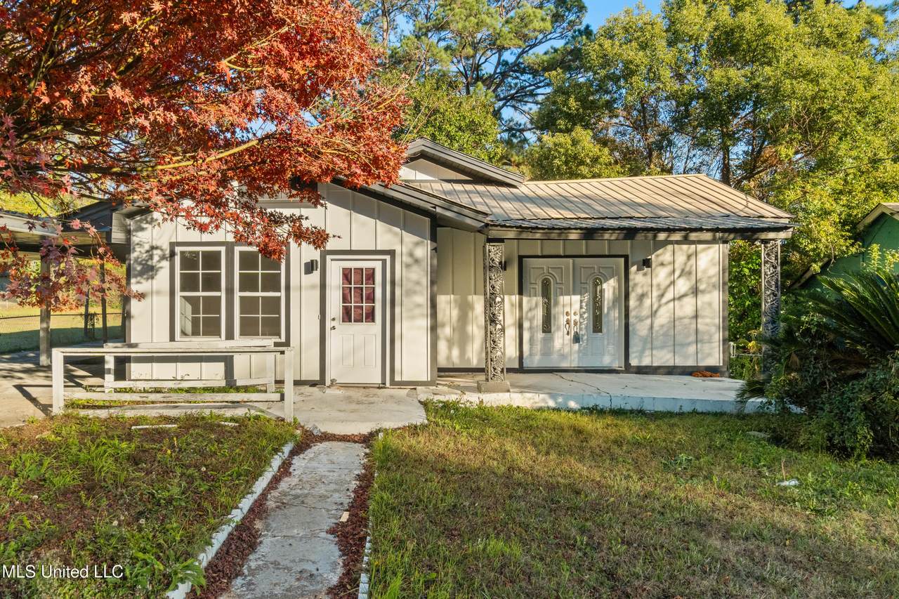 612 John Street - Photo 1