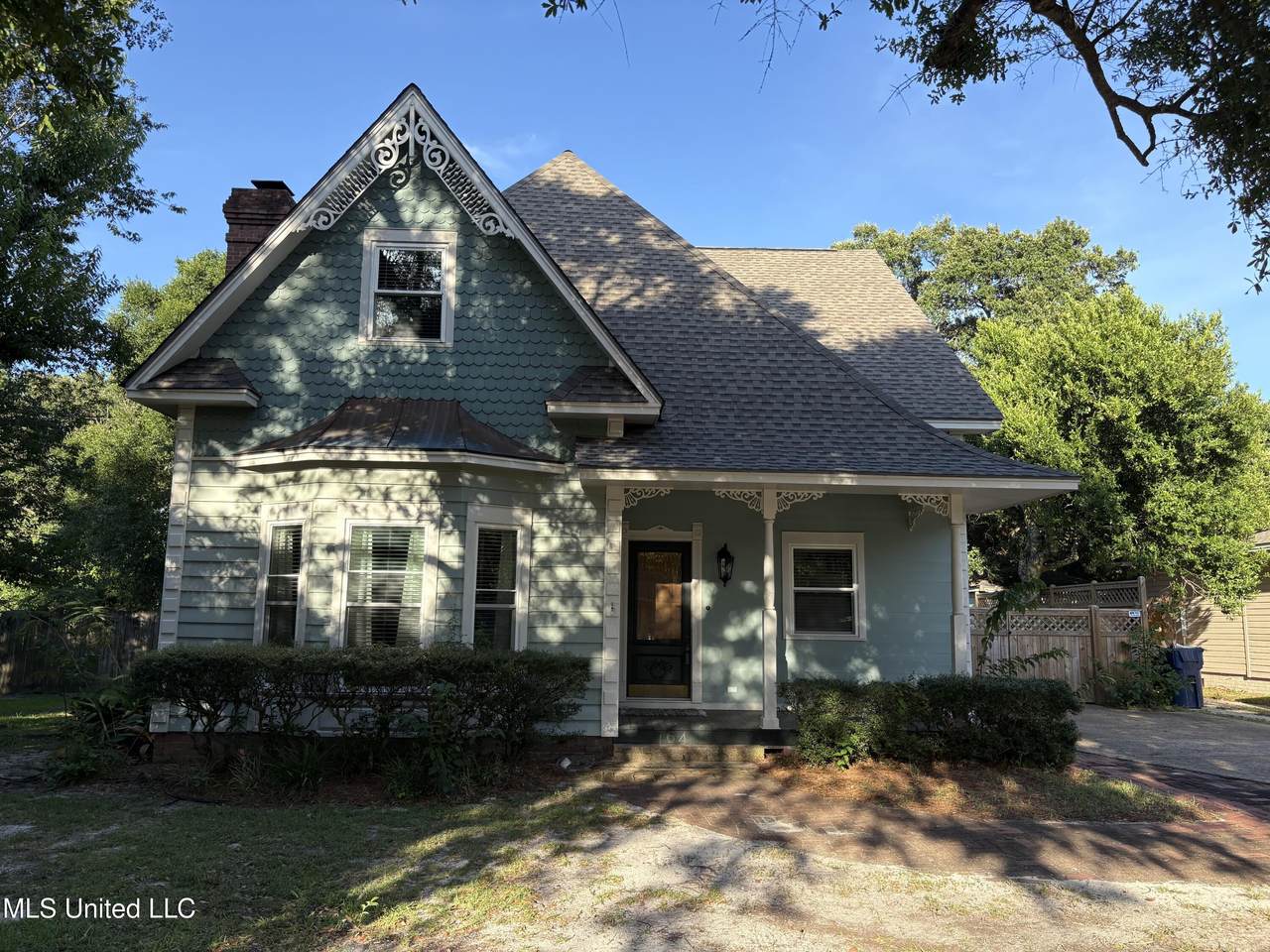 164 Balmoral Avenue - Photo 1