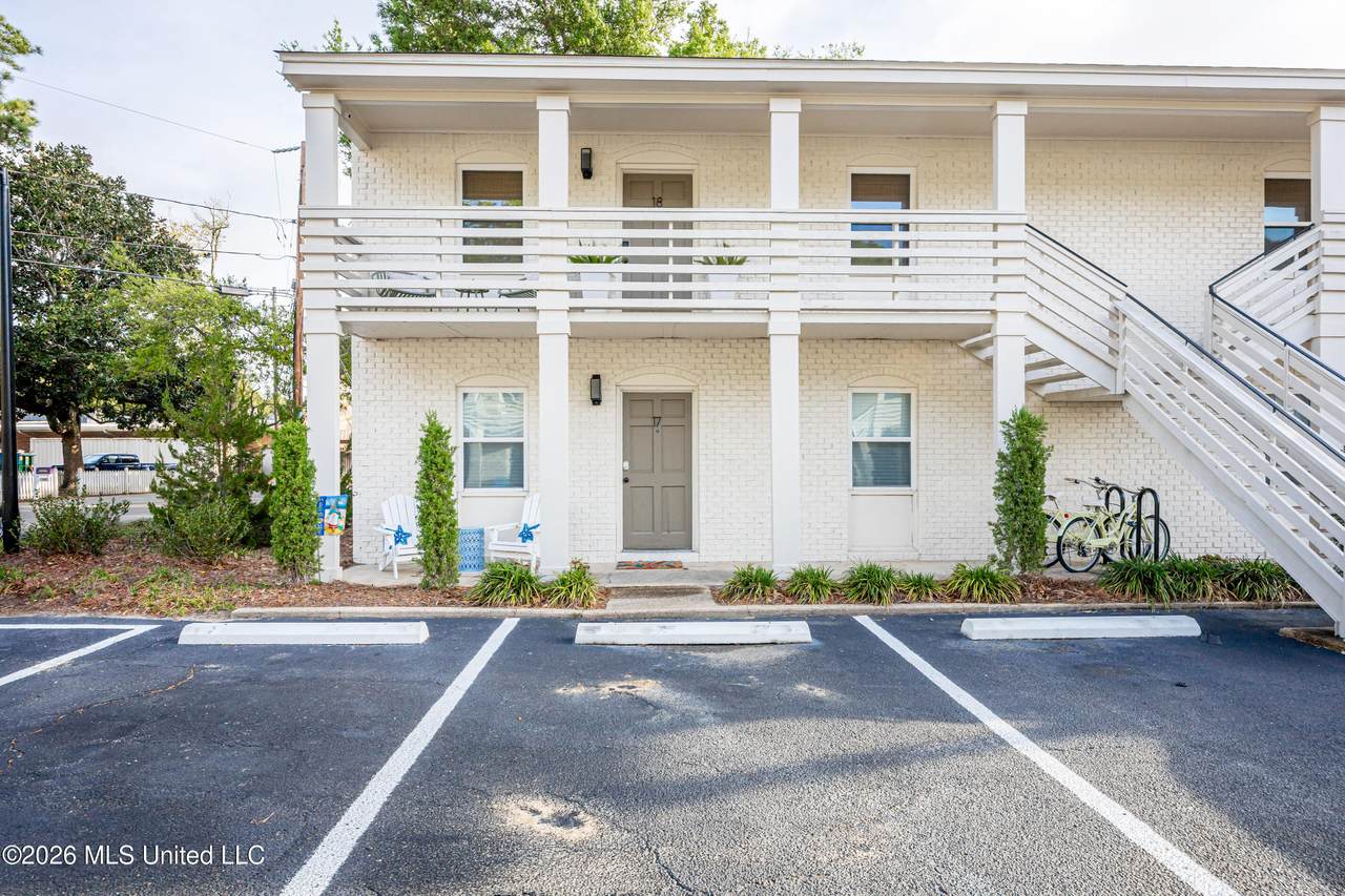 114 Ethel Circle - Photo 1