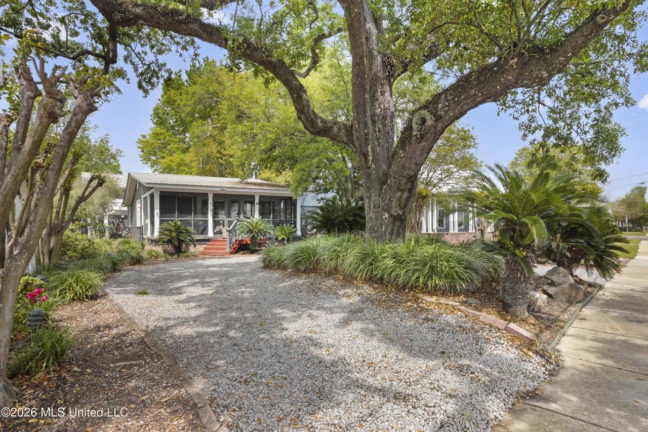 614 2nd Street - Photo 1