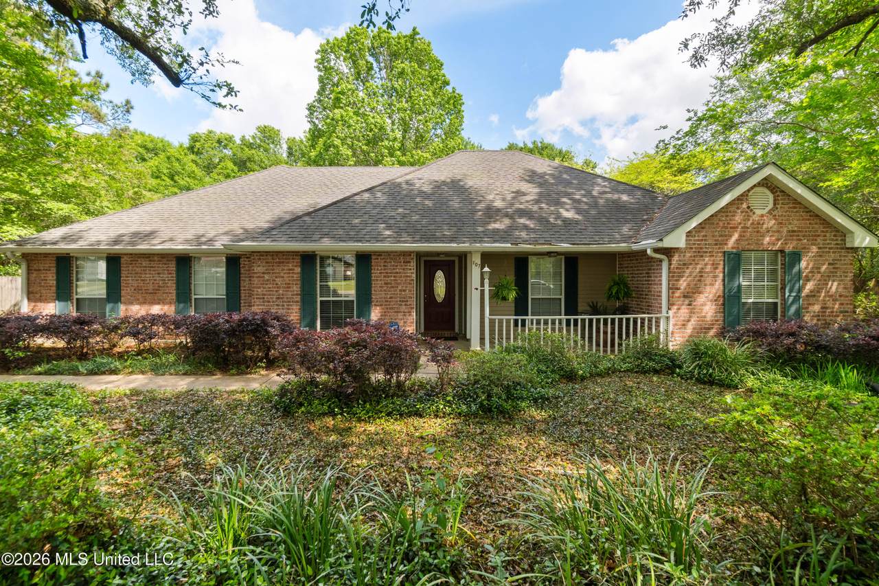 107 Brentwood Drive - Photo 1