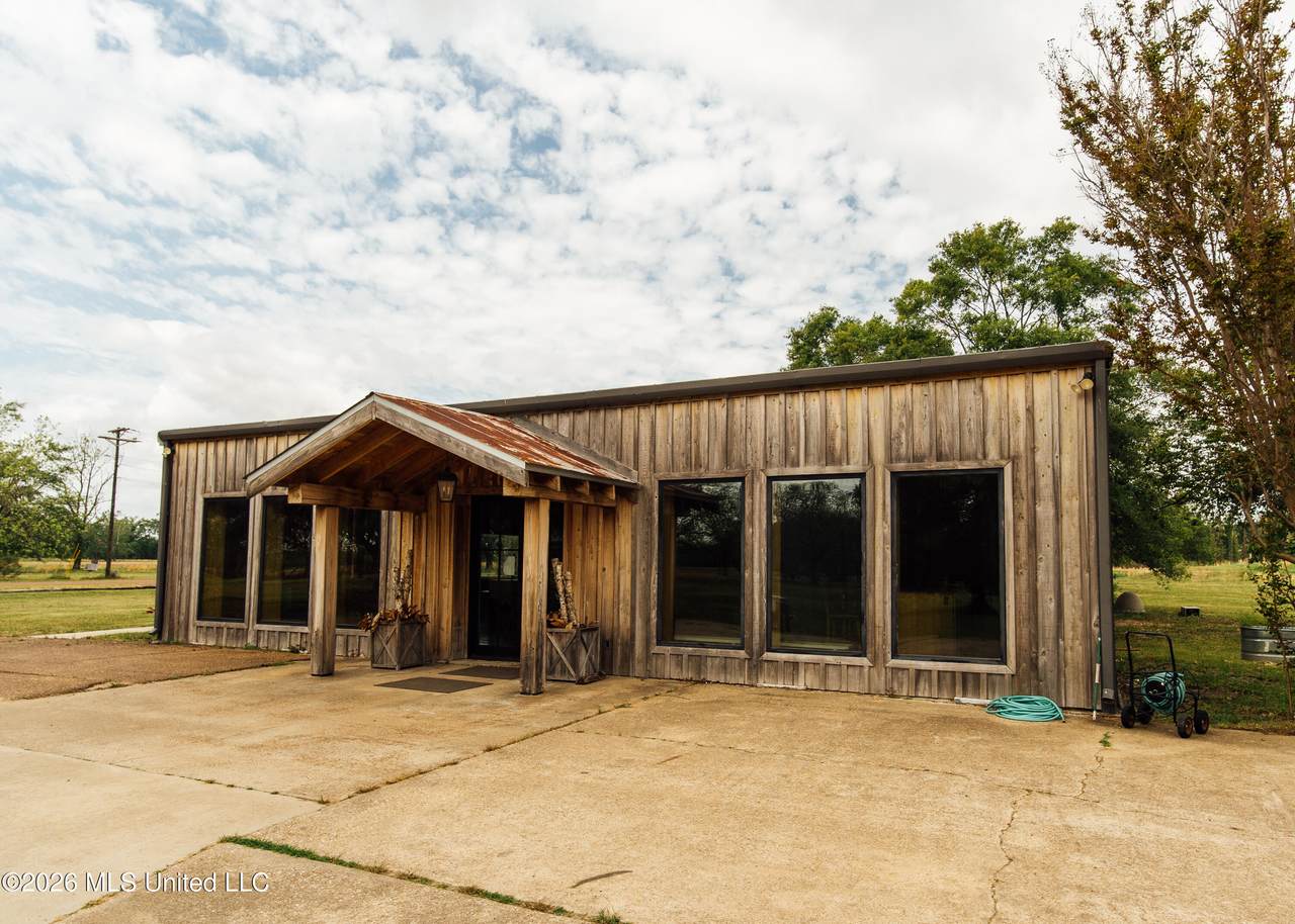 63001 U.S. 82 - Photo 1
