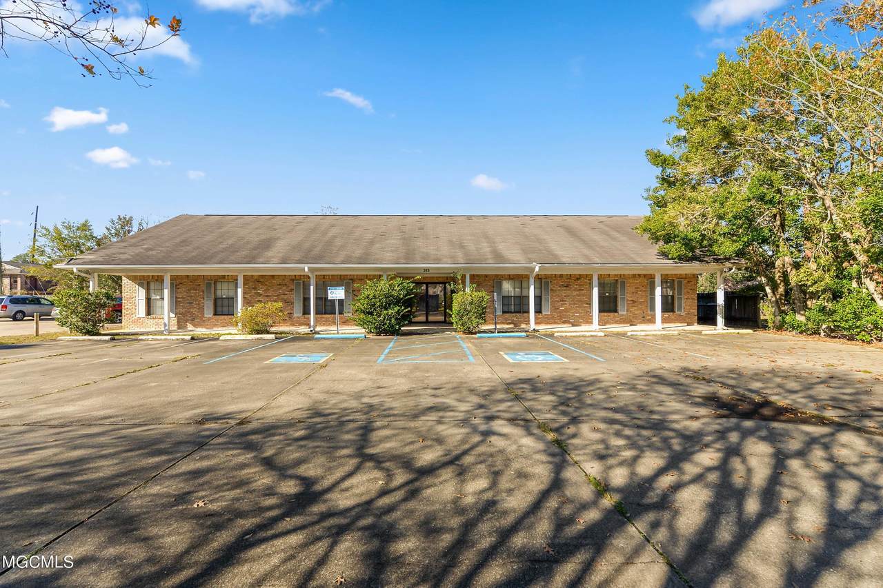 313 Abbey Court - Photo 1