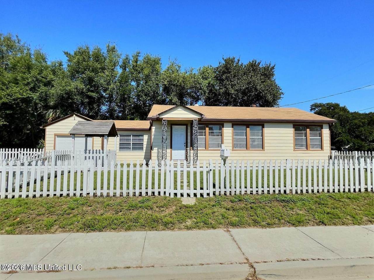 1076 Cherokee Street - Photo 1