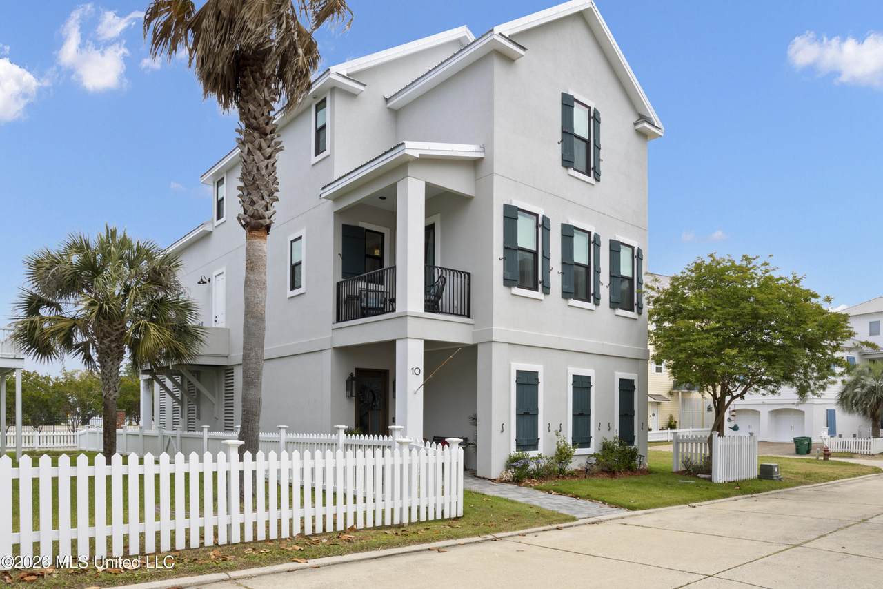10 Chapel Hill Road - Photo 1