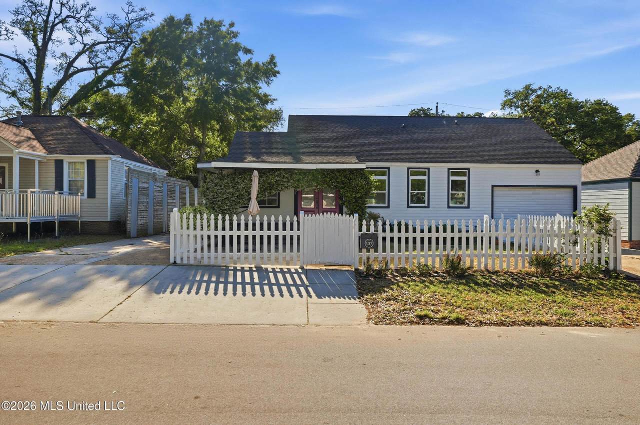 137 Keesler Circle - Photo 1