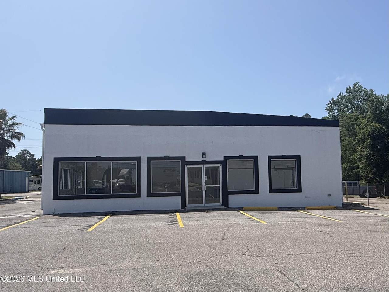 111 Industrial Park Circle - Photo 1