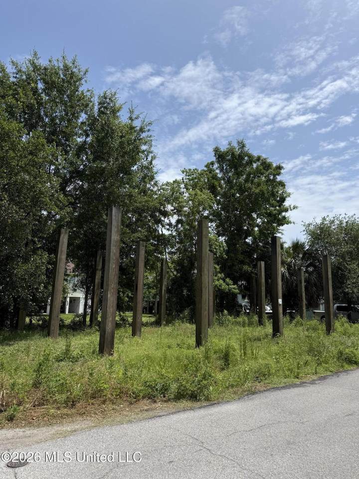 135 Railroad Street - Photo 1