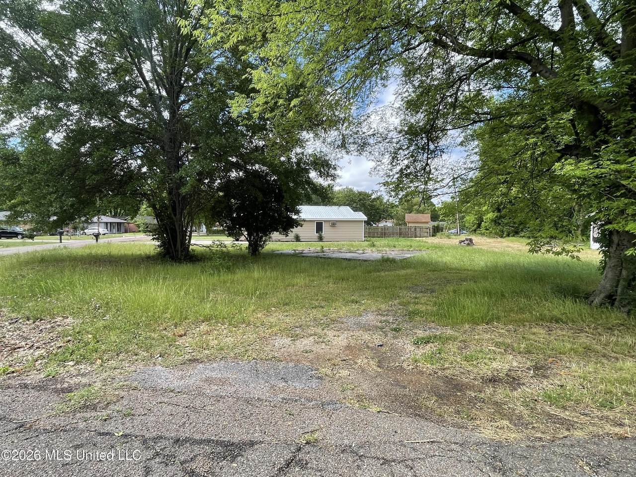 661 Chatham Drive - Photo 1