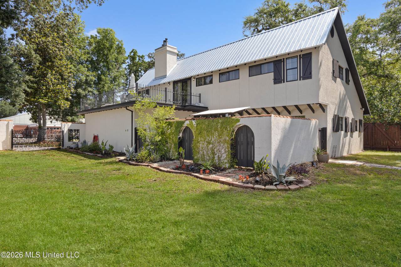 1387 Father Ryan Avenue - Photo 1