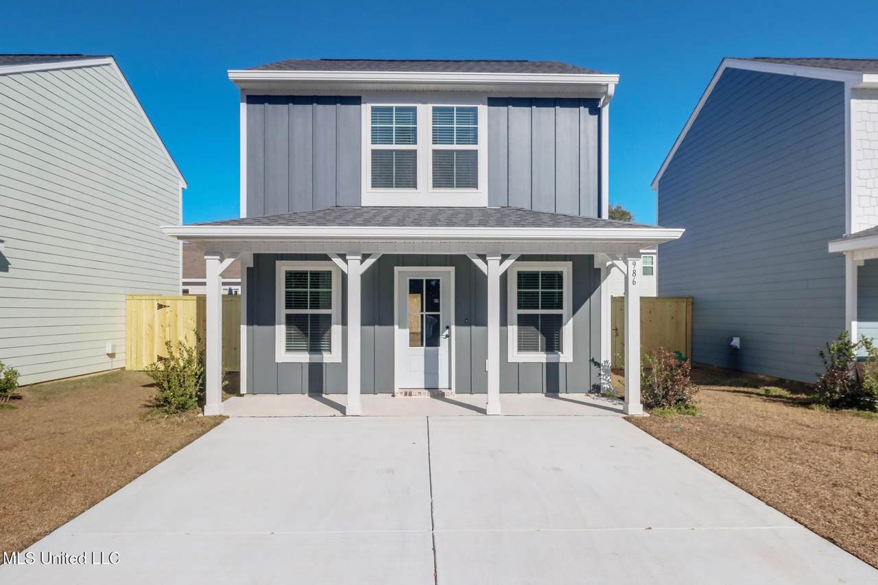 986 Waterford Lane - Photo 1