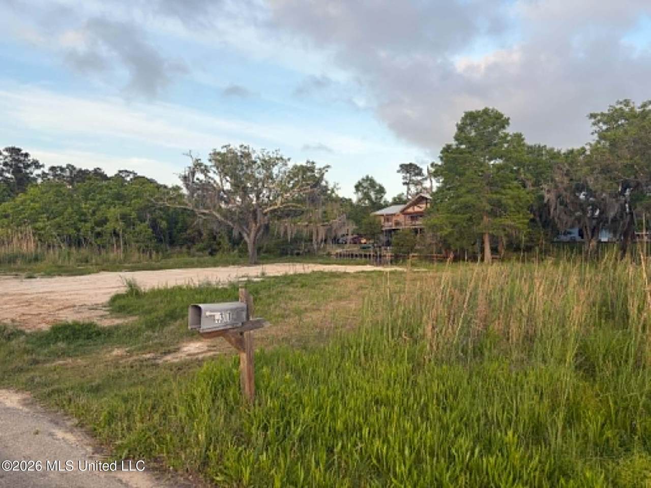 https://bt-photos.global.ssl.fastly.net/united/1280_boomver_1_4148077-2.jpg