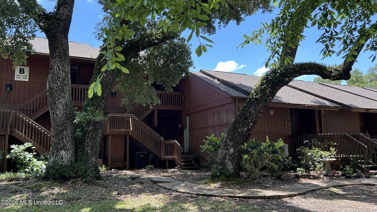 113 Lakeside Villa - Photo 1