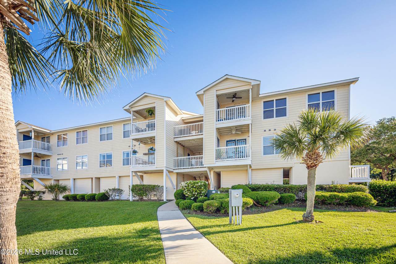 2421 Beachview Drive - Photo 1
