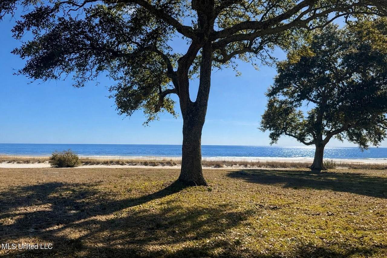 517 Beach Boulevard - Photo 1