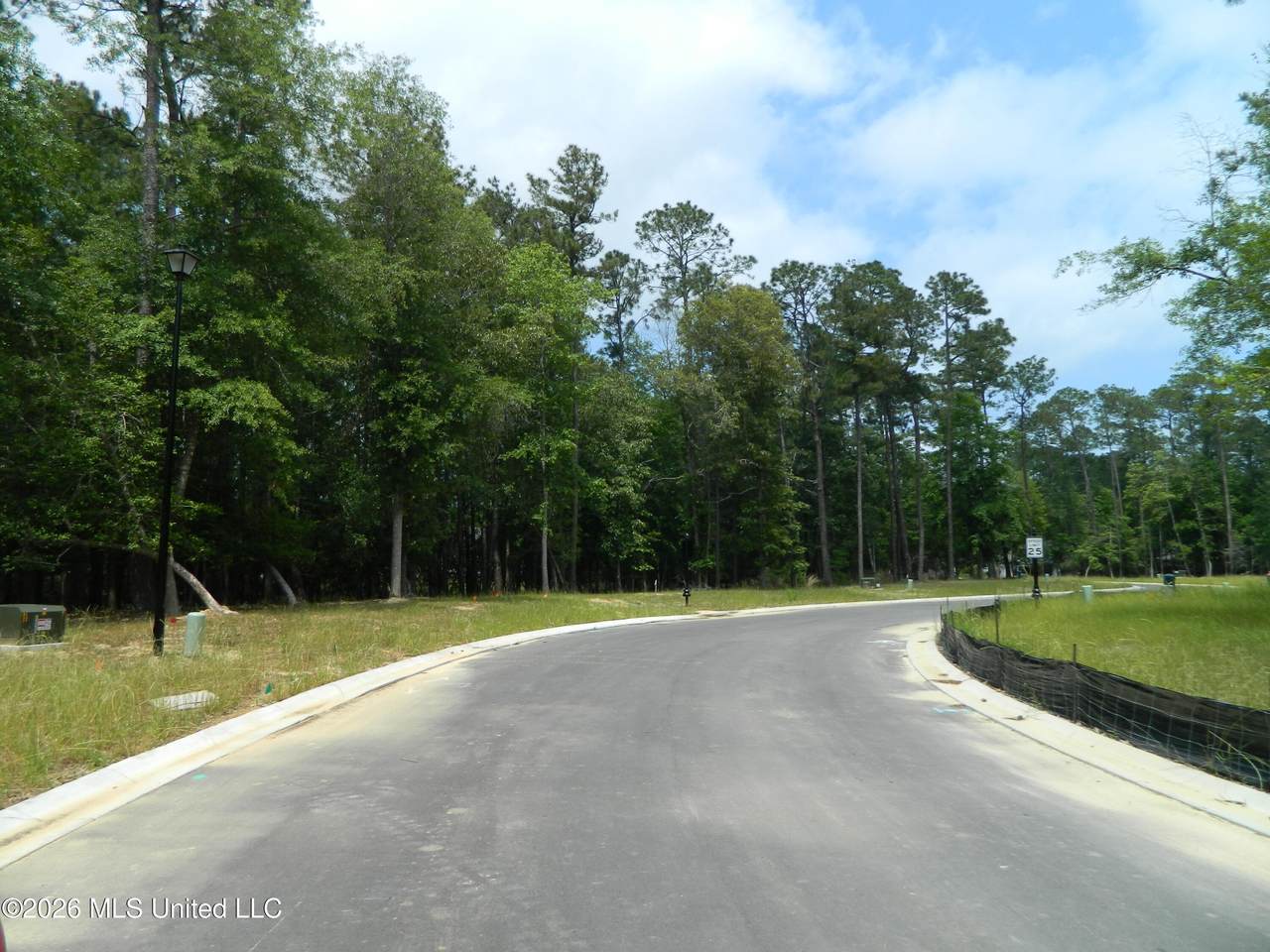 https://bt-photos.global.ssl.fastly.net/united/1280_boomver_1_4148610-2.jpg