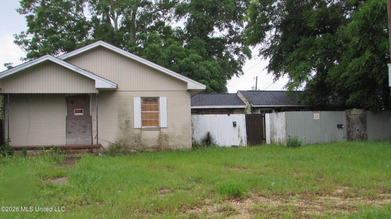2405 23rd Street - Photo 1