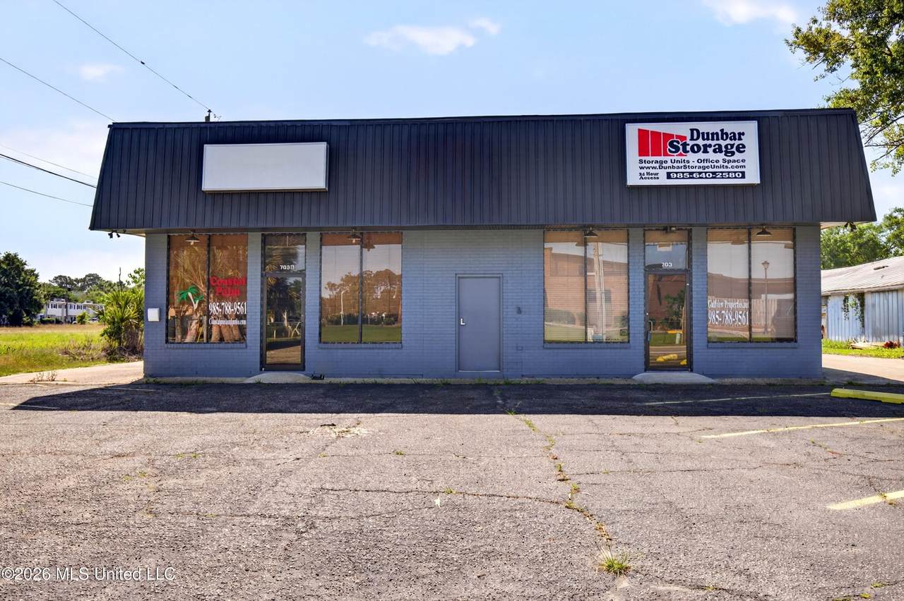703 Dunbar Avenue - Photo 1