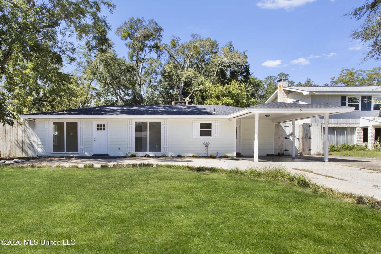 122 Carroll Avenue - Photo 1