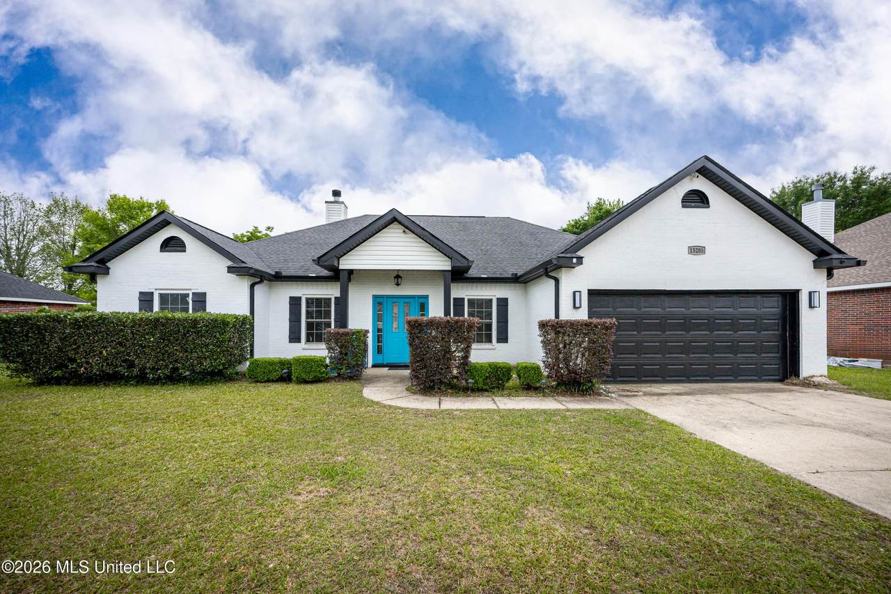 15208 Lisa Drive - Photo 1