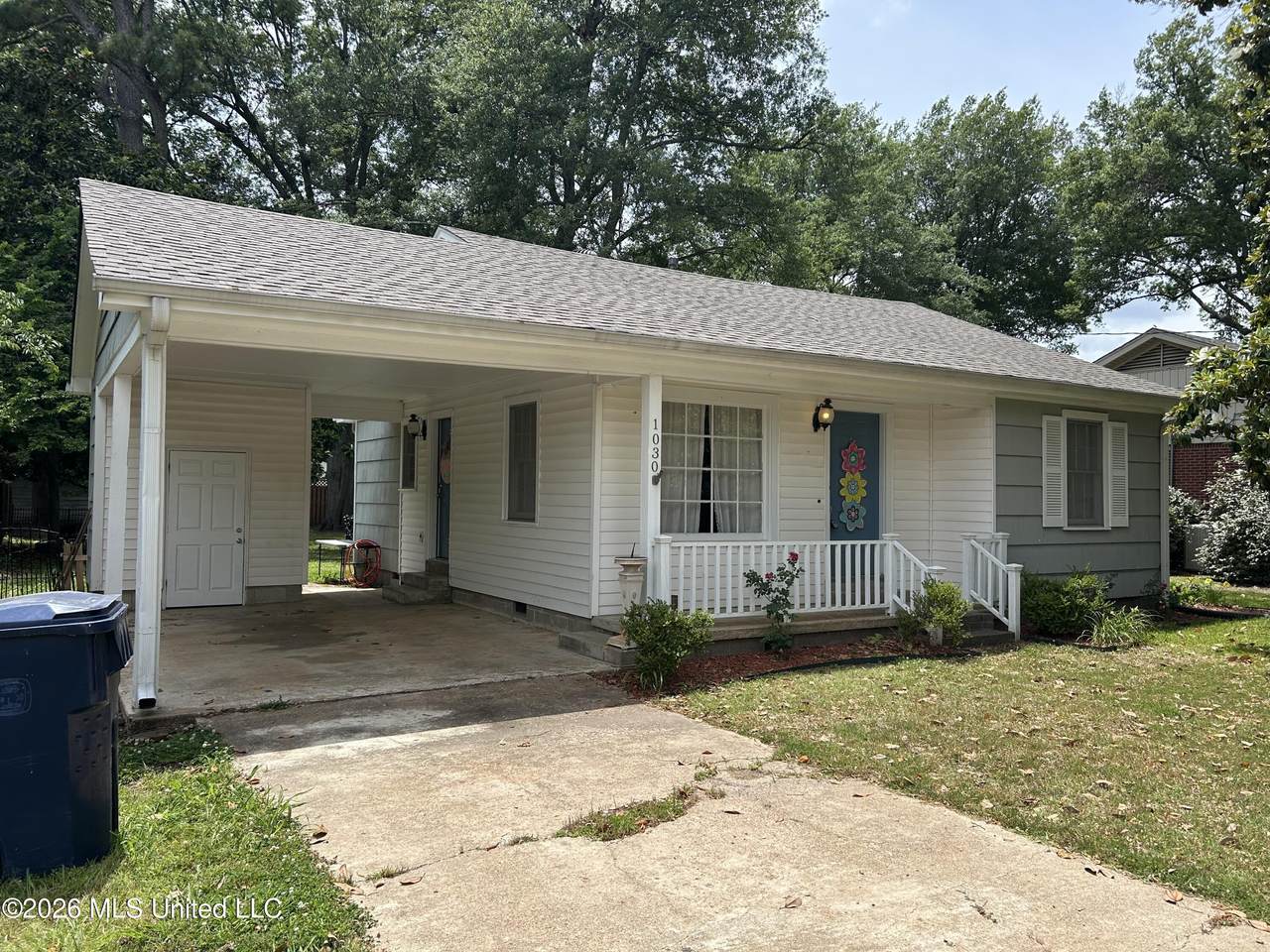 1030 Sycamore Street - Photo 1