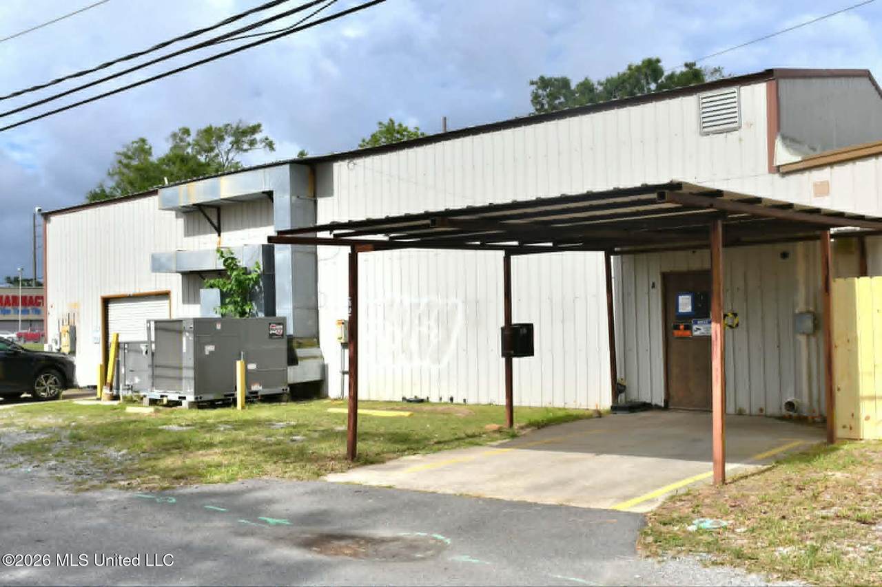 311 Couevas Street - Photo 1