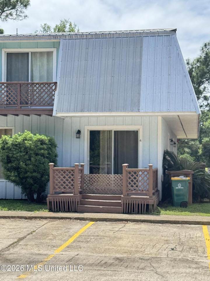 590 Royal Oak Drive - Photo 1