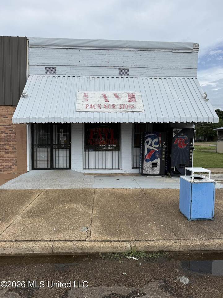 1015 South Broadway Street - Photo 1