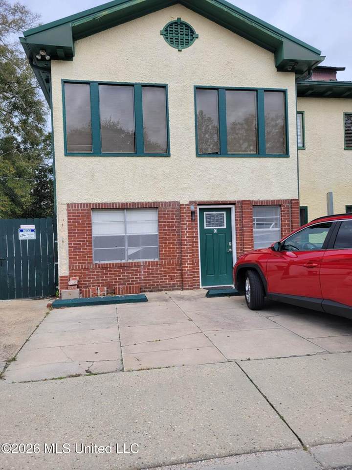 133 Hopkins Boulevard - Photo 1