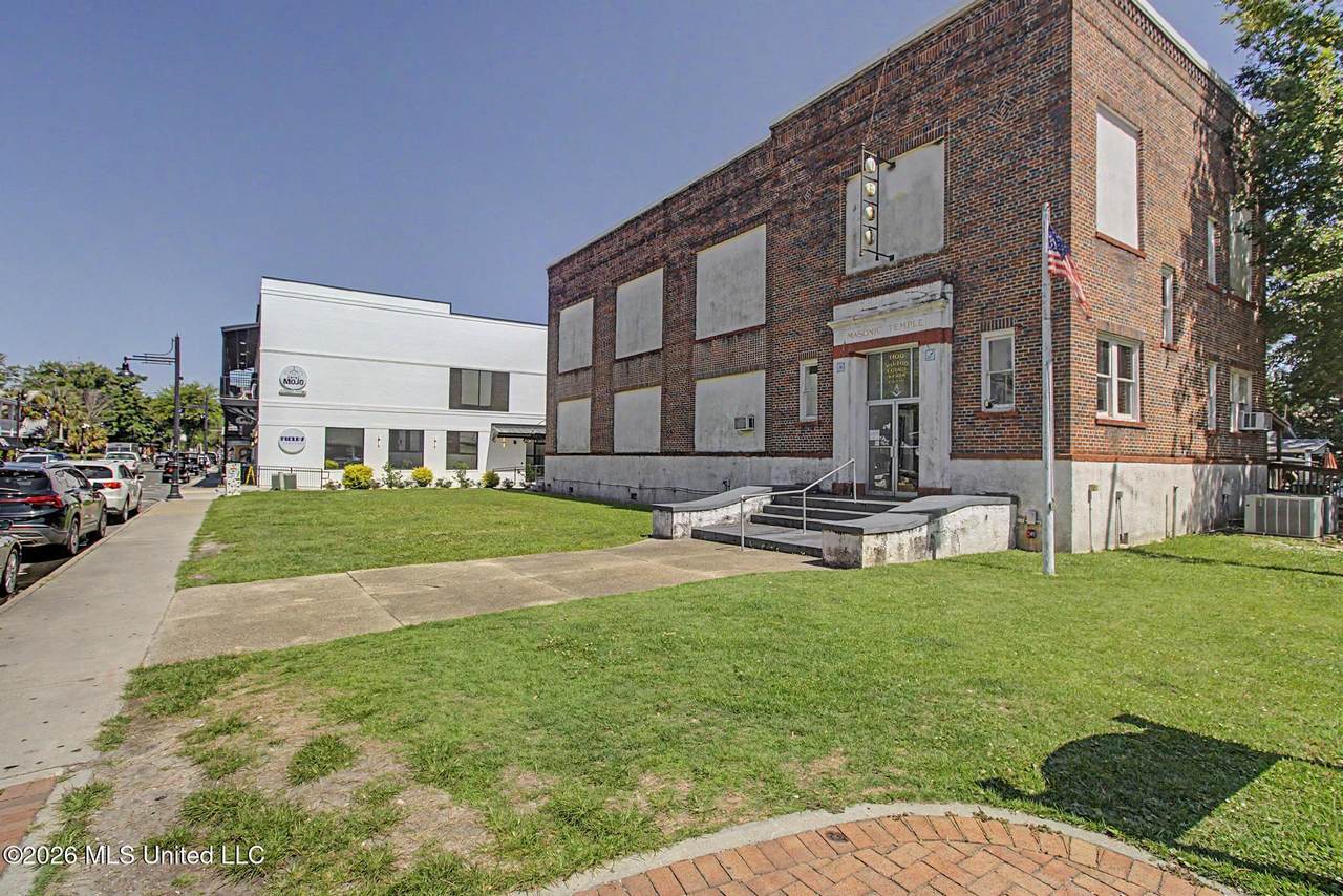 1102 Government Street - Photo 1