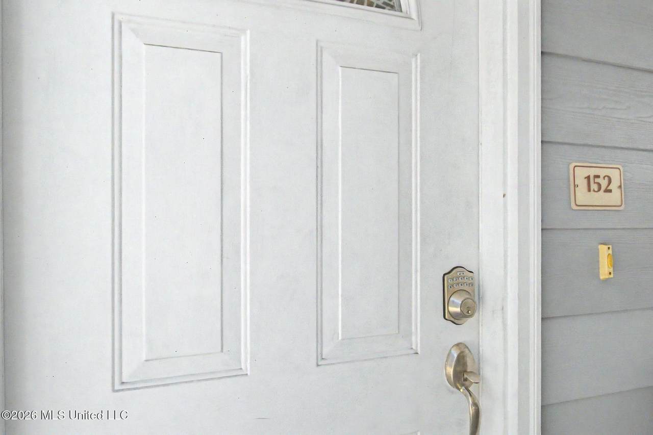 https://bt-photos.global.ssl.fastly.net/united/1280_boomver_1_4151056-2.jpg