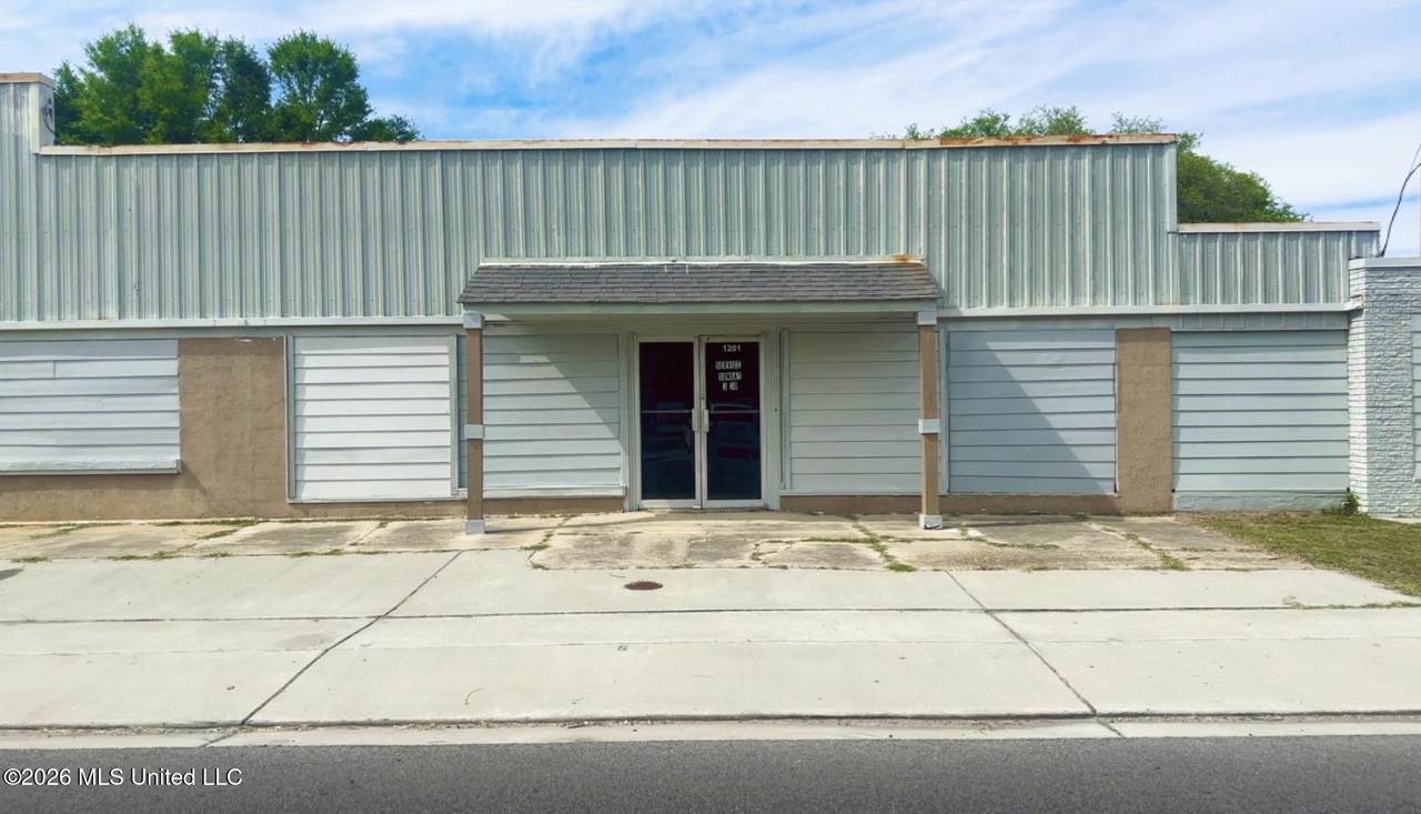 1201 Ingalls Avenue - Photo 1
