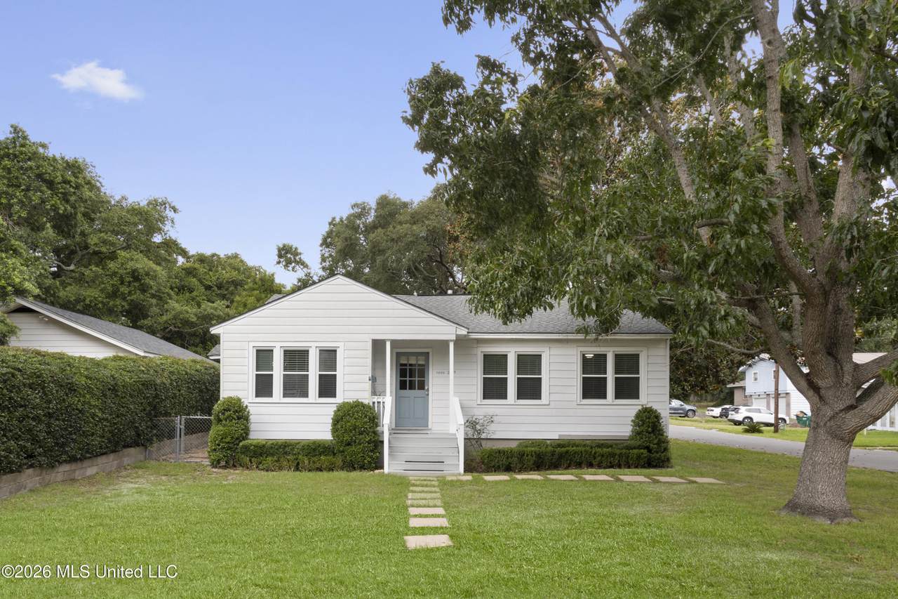 1000 27th Street - Photo 1