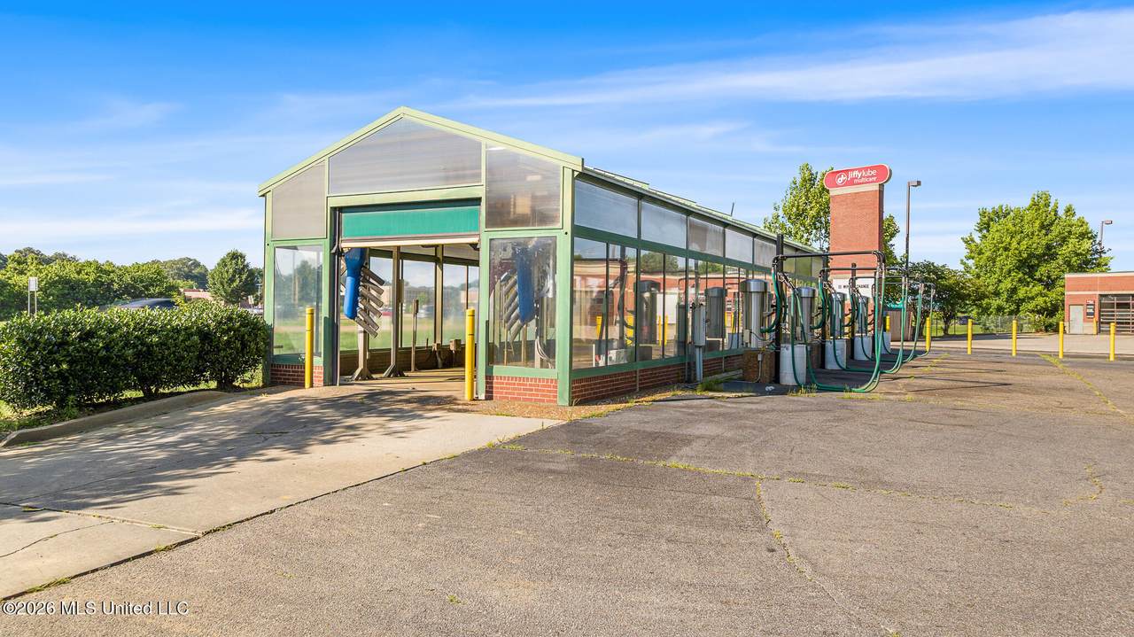 8110 Goodman Road - Photo 1