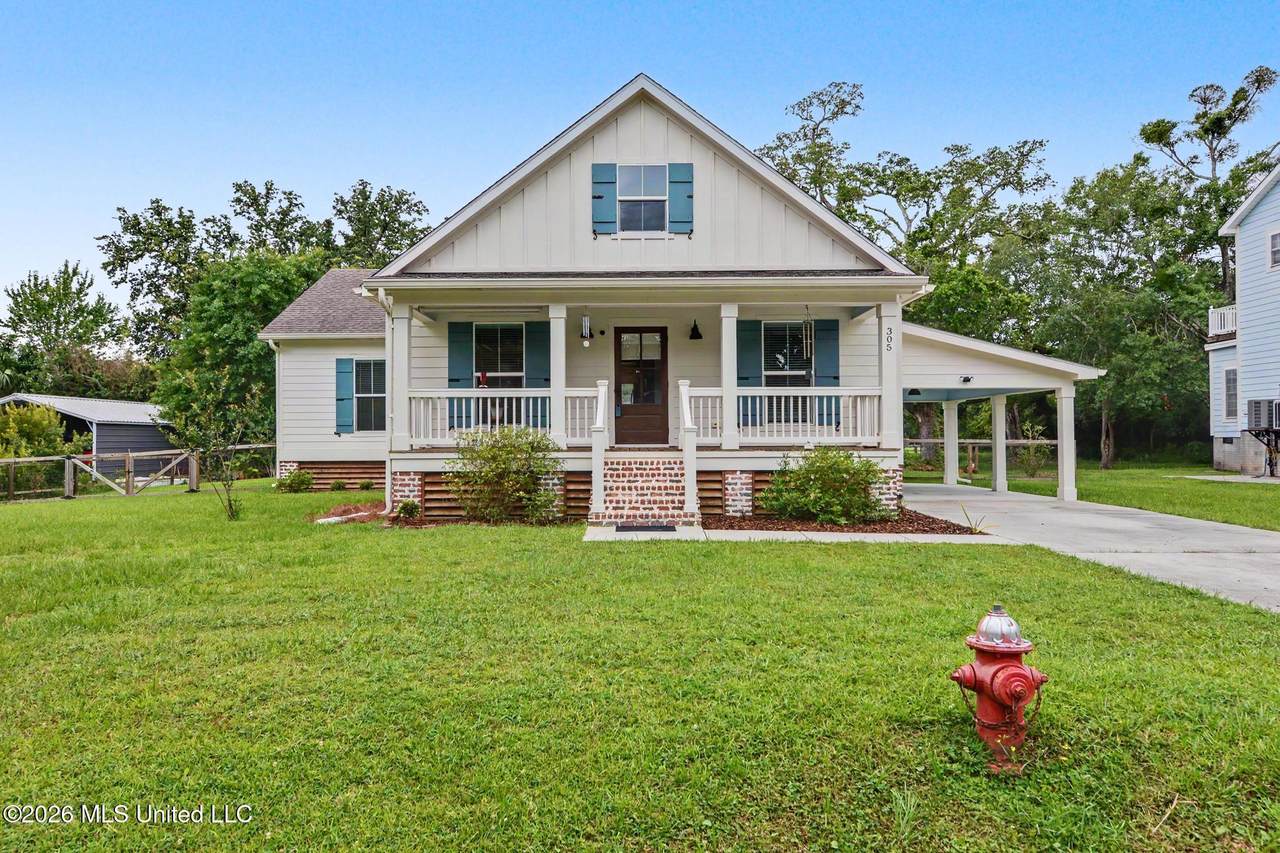 305 Hoffman Lane - Photo 1